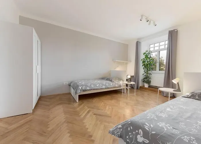 Family Villa Next To Tivoli Park