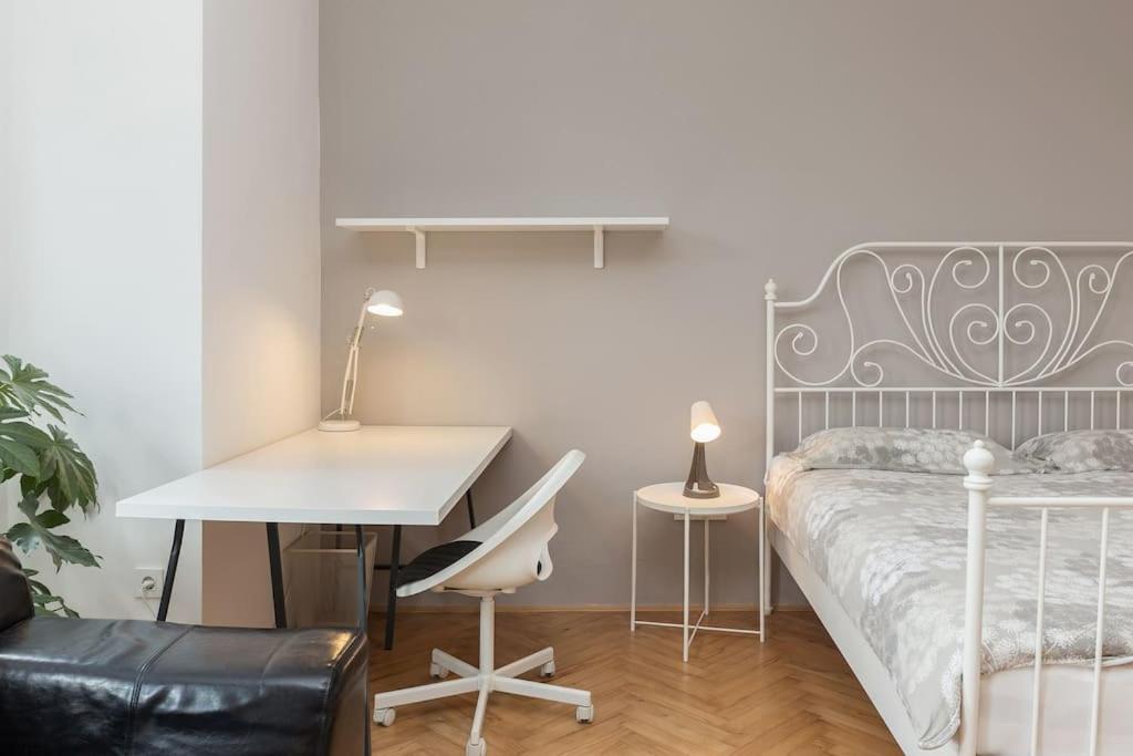 Apartment Family Next To Tivoli Park