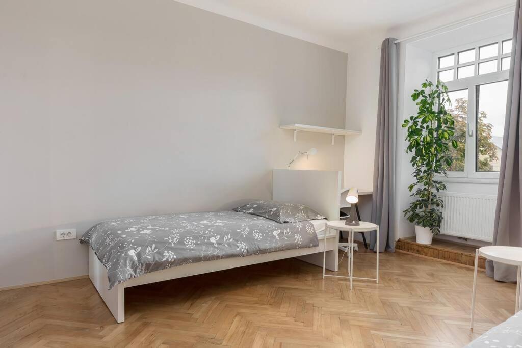 Apartment Family Next To Tivoli Park